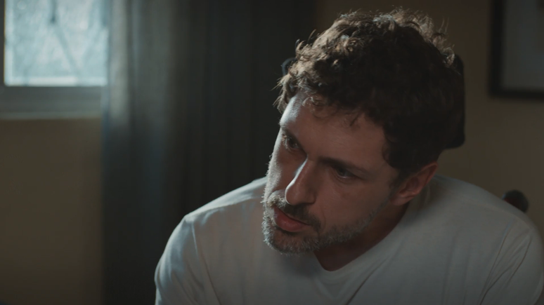 Who is the actor who plays Leonardo, the son of Odete Roitman in “Vale Tudo”?