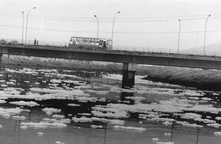 Imagem registrado em 1981 do Rio Cubatão