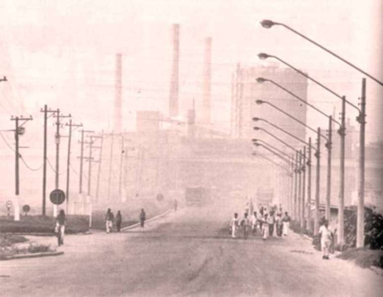 Cubatão já teve bairro residencial operário, localizado no polo industrial na época de maior descontrole da poluição provocada pelas indústrias. Era a Vila Parisi, na área conhecida como o Vale da Morte