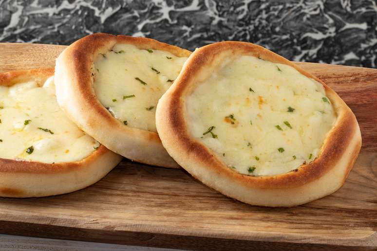 Esfiha aberta de queijo 