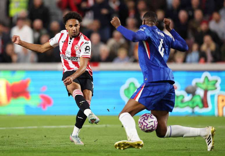 Schade abriu o placar para o Brentford diante da torcida, que vibrou com o gol, mas acabou no empate (Harry Murphy/Getty Images)