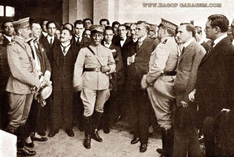O marechal Rondon (general &agrave; &eacute;poca) e diretor de Engenharia do Ex&eacute;rcito discursa na inaugura&ccedil;&atilde;o do quartel em 1921