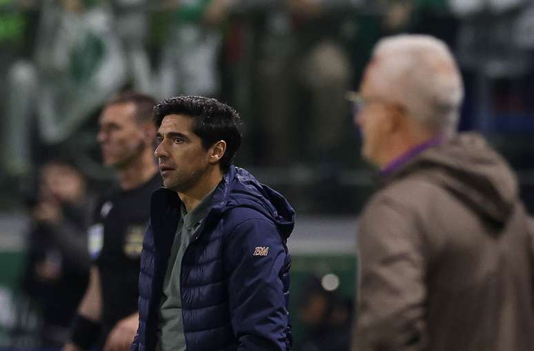 Abel Ferreira recebeu protestos ap&oacute;s a elimina&ccedil;&atilde;o na Copa do Brasil &ndash;