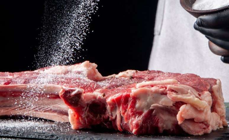 Forget the myth: the sure form of defrosting the meat does not involve vinegar or salt