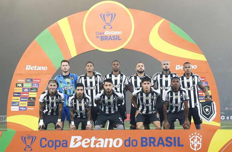 Botafogo decepciona e cai nas quartas de final da Copa do Brasil.