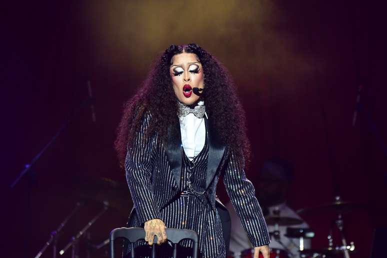 Gloria Groove encanta público no The Town