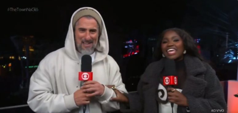 Marcos Mion e Kenya Sade na apresentação da transmissão do The Town 2025, na Globo