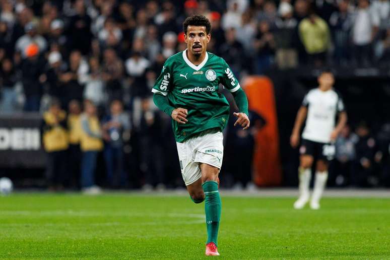 Lucas Evangelista (Palmeiras) durante jogo contra o Corinthians, no dia 31.08.2025 
