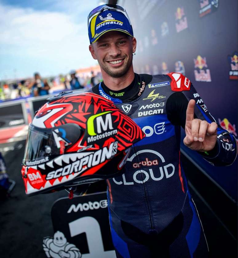 Zaccone vence corrida 1 em casa