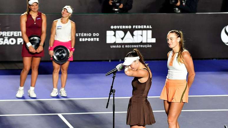 Luisa Stefani makes the story A SP open and gets excited