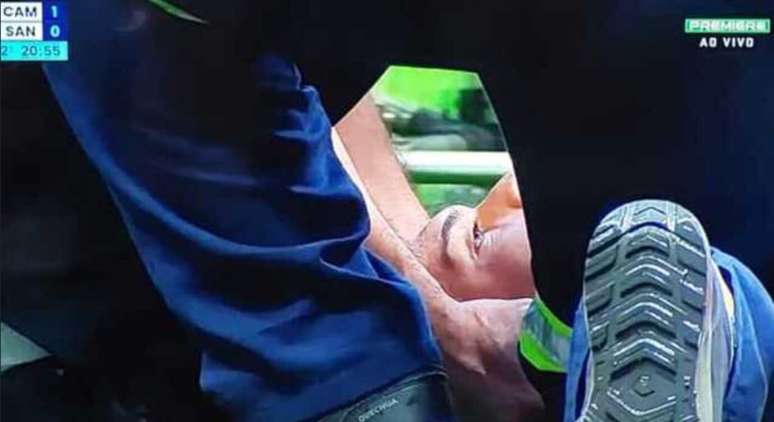 &hellip; Mas cai desacordado novamente. Reprodu&ccedil;&atilde;o de TV