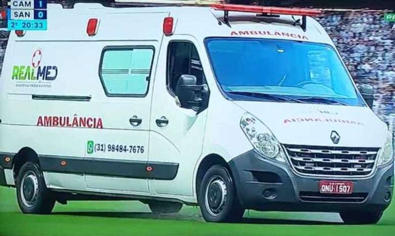 E sai de campo de Ambul&acirc;ncia.