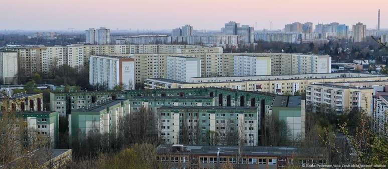 Bairro de Marzahn, em Berlim, foi local do maior projeto habitacional da RDA, construído com blocos de apartamentos pré-fabricados
