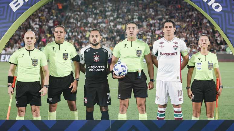Ganso sentiu a panturrilha esquerda durante duelo contra o Corinthians &ndash;