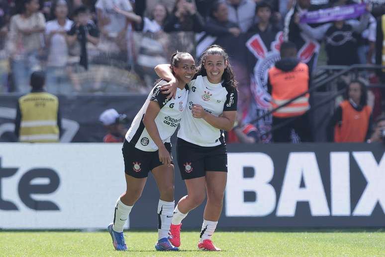 Corinthians abriu o placar contra o Cruzeiro na final do Brasileir&atilde;o Feminino neste domingo, 14, na Neo Qu&iacute;mica Arena, em S&atilde;o Paulo