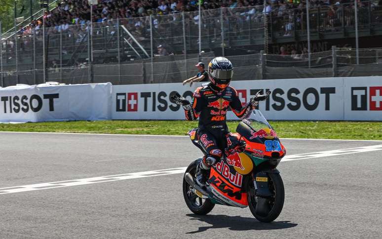 Rueda conquista oitava vitória na temporada e amplia vantagem no campeonato 