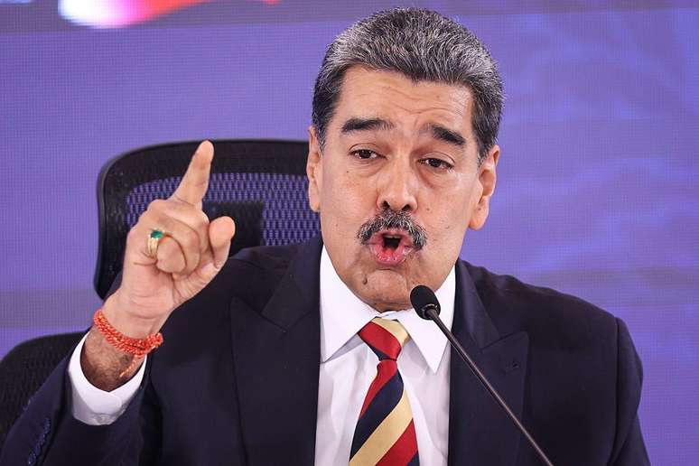 'Eles n&atilde;o v&atilde;o conseguir colonizar ou escravizar a Venezuela', disse Maduro