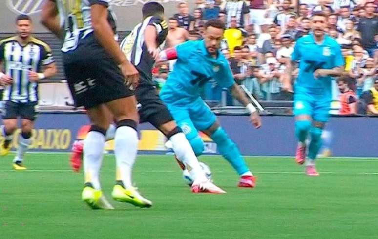 Neymar teve uma tors&atilde;o no tornozelo logo no in&iacute;cio da partida &ndash; Divulga&ccedil;&atilde;o