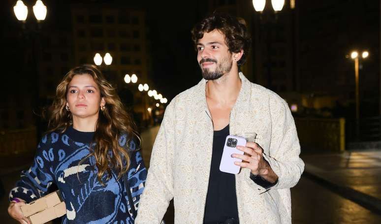 Assumidos! De mãos dadas, Irmã de Bruna Marquezine, Luana Maia, deixa after do The Town com Lucca Picon.