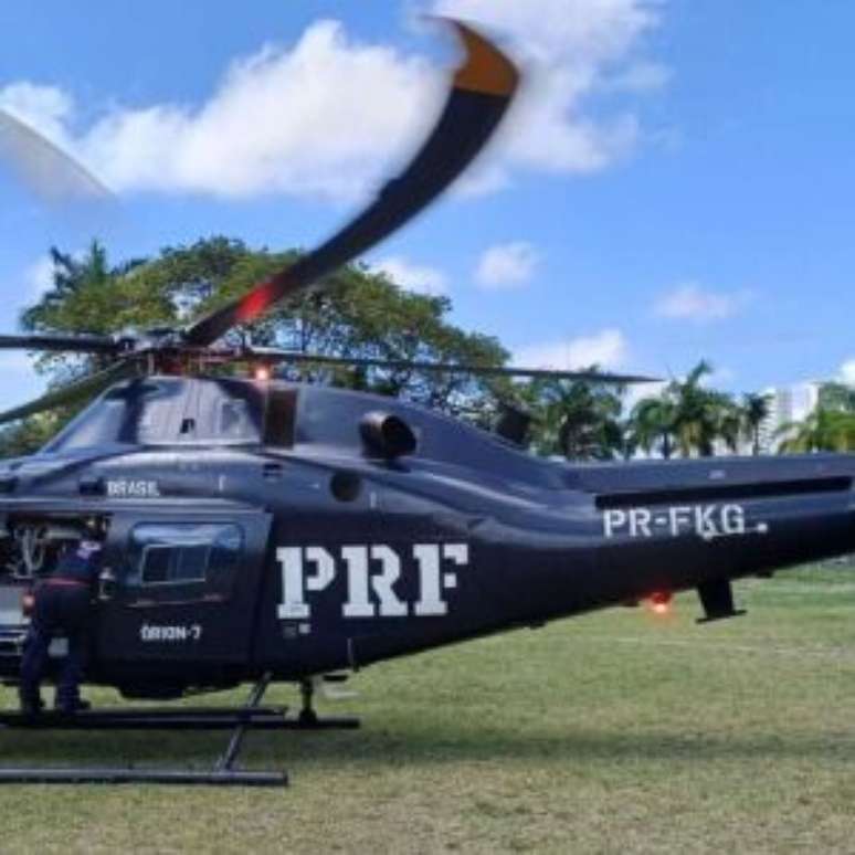 Helic&oacute;ptero que resgatou homem no Cabo ap&oacute;s acidente.