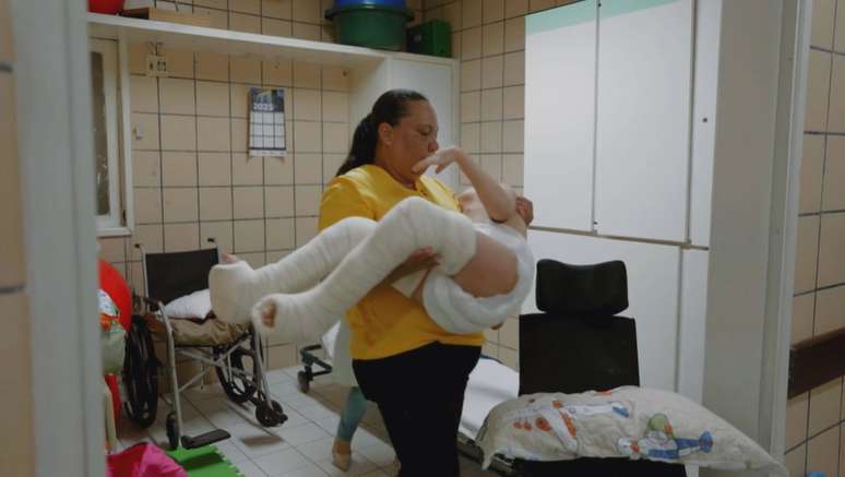 Ana Paula de Souza Silva, m&atilde;e de Jo&atilde;o Miguel: for&ccedil;a f&iacute;sica para levar a crian&ccedil;a aos m&eacute;dicos