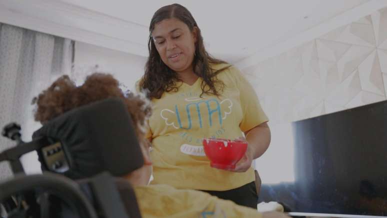 Crislene Feitosa de Freitas Silva, m&atilde;e de Jayane: preocupa&ccedil;&atilde;o com o futuro da filha com microcefalia