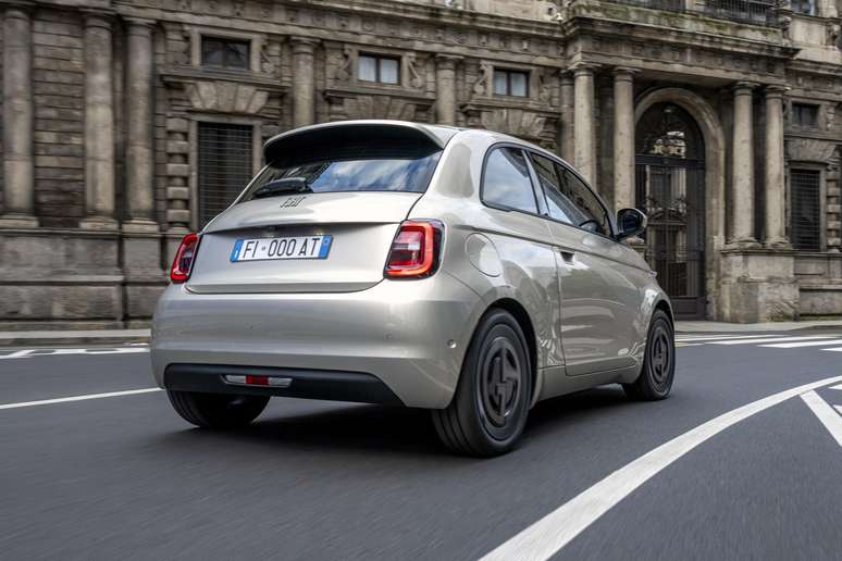 Stellantis leaves the electric lens 100% by 2030 and focuses on profit and flexibility