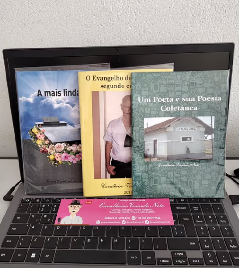 Obras sendo separadas por Cavalheiro Verardo para envio a Brasília (DF) 