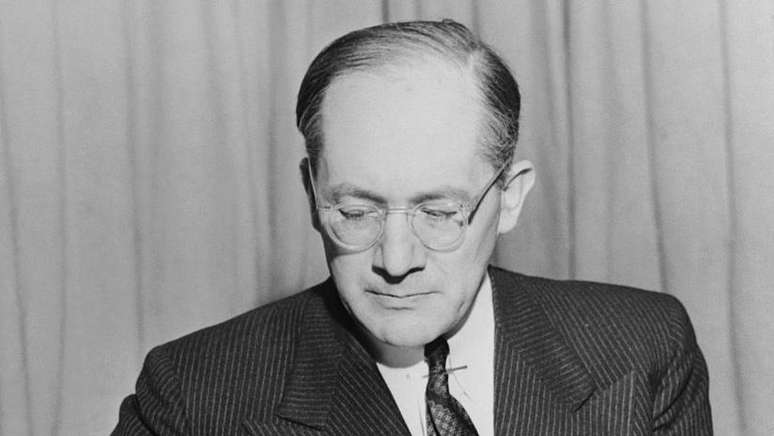 O advogado judeu-polon&ecirc;s Raphael Lemkin ajudou a redigir a Conven&ccedil;&atilde;o sobre Genoc&iacute;dio.