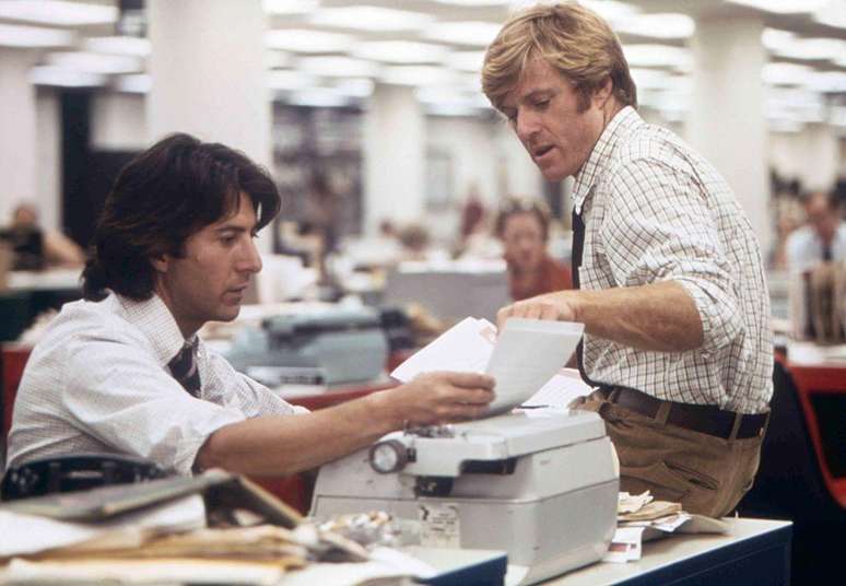 Dustin Hoffman e Redford interpretaram dupla de rep&oacute;rteres do caso Watergate