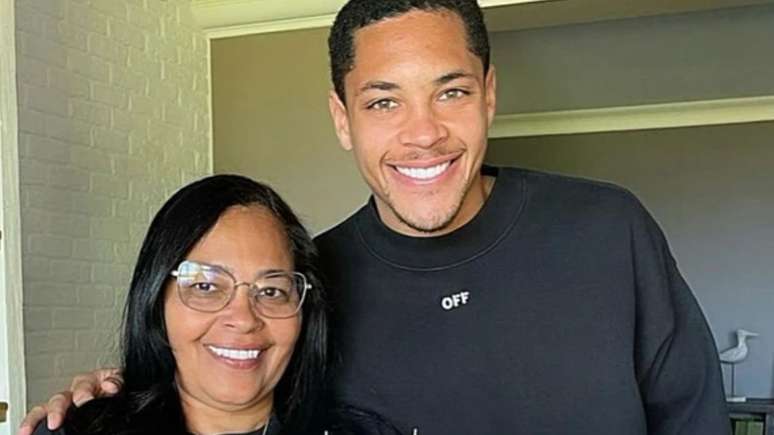 The player Vitor Roque fights and offends his mother in leaked audios; Check