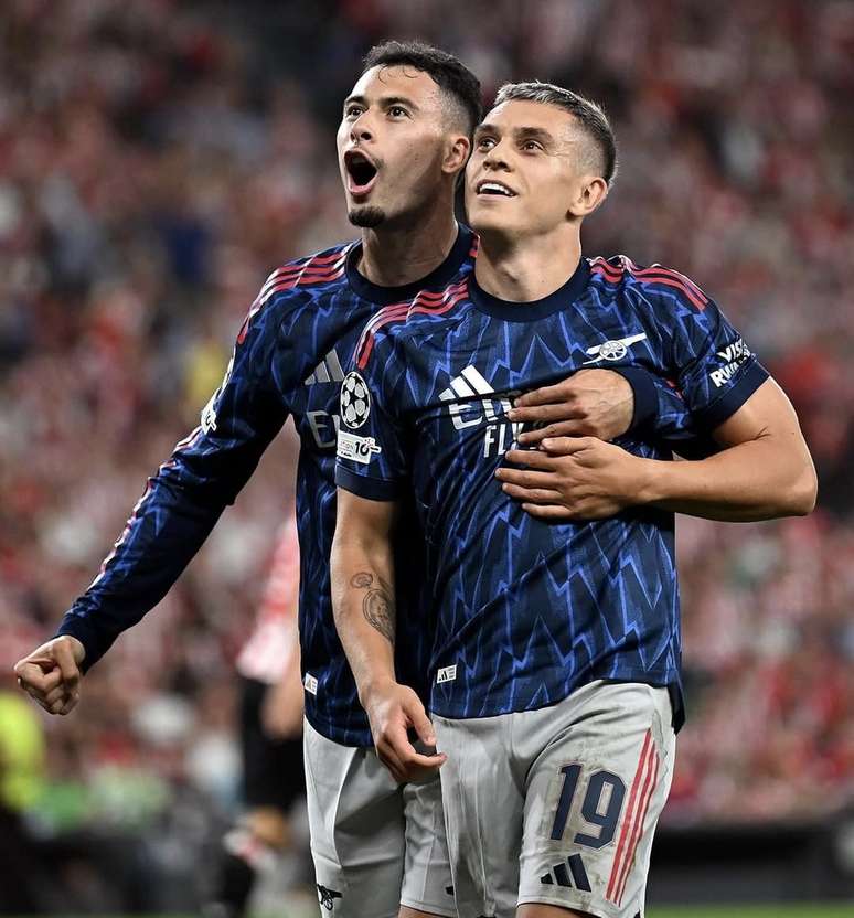 Gabriel Martinelli comemorando um dos com gols da vit&oacute;ria do Arsenal 