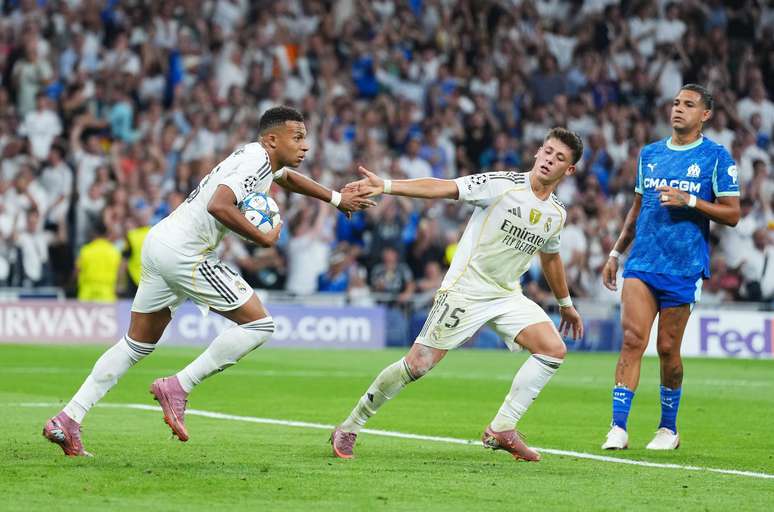 Mbapp&eacute; comemorando o empate 