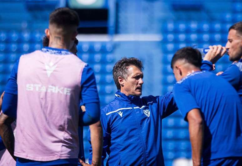 Schelotto comanda o treinodo V&eacute;lez,que nesta ter&ccedil;a recebe o Racing,pelas Eliminat&oacute;rias &ndash;