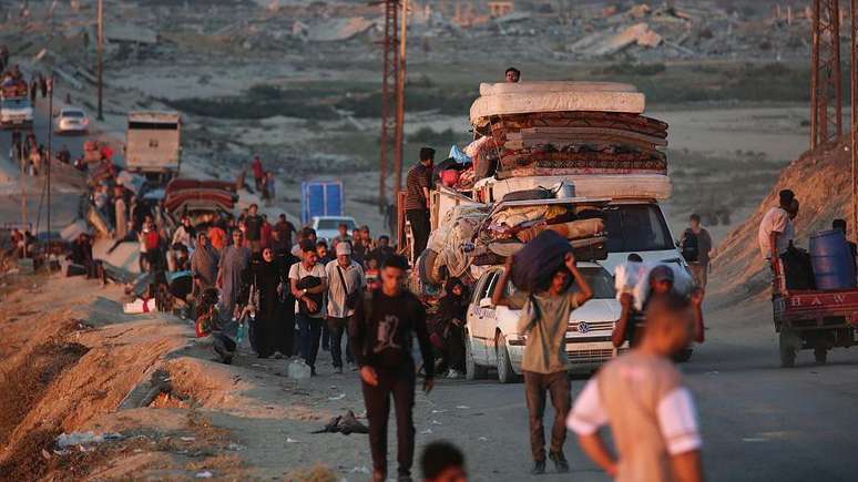 Centenas de milhares de pessoas fugiram da Cidade de Gaza nas &uacute;ltimas semanas