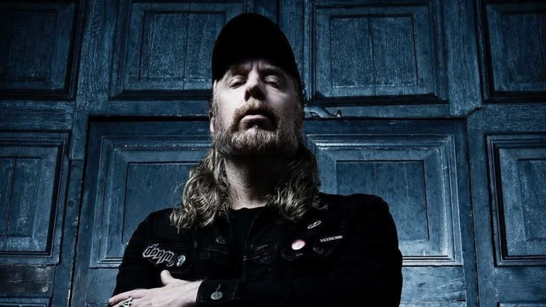 Luto! Vocalista de banda morre aos 52 anos ap&oacute;s luta contra c&acirc;ncer raro