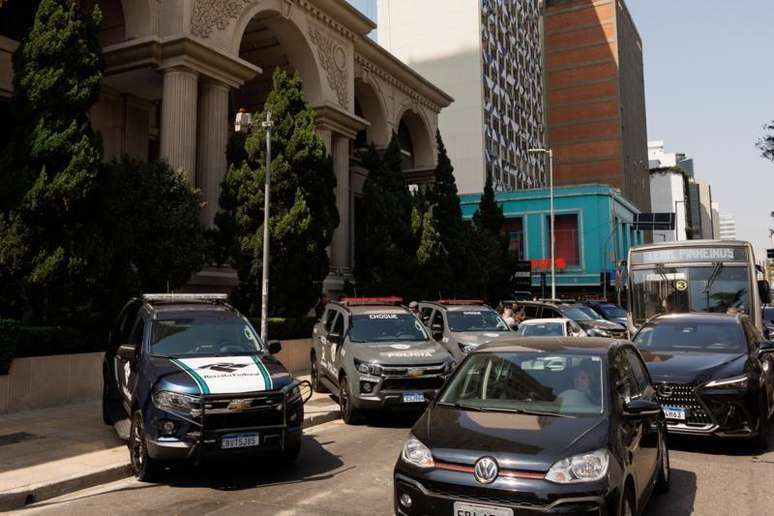 Viaturas na Avenida Faria Lima, cora&ccedil;&atilde;o do mercado financeiro em S&atilde;o Paulo, durante opera&ccedil;&atilde;o que mirou o PCC