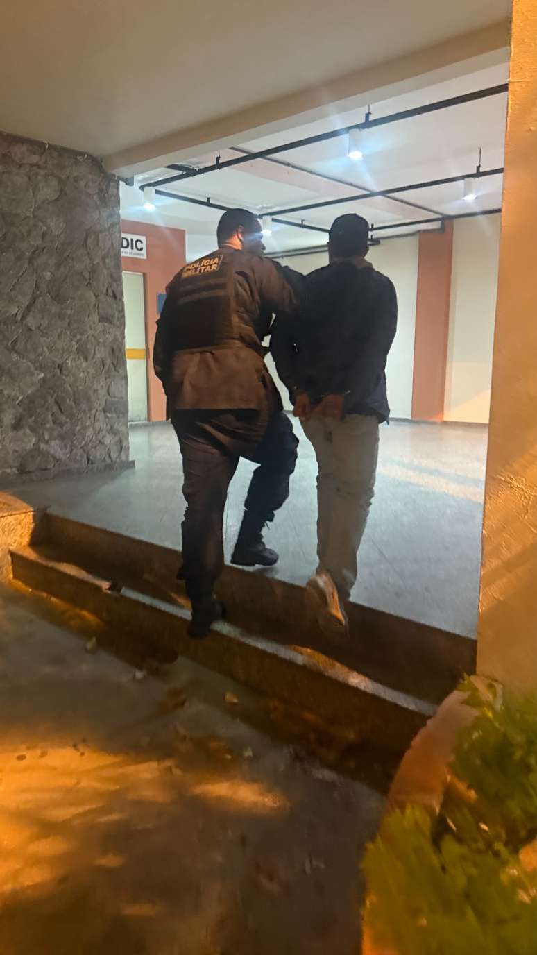 Igor Cosso shows suspicion invasion sent to the police station