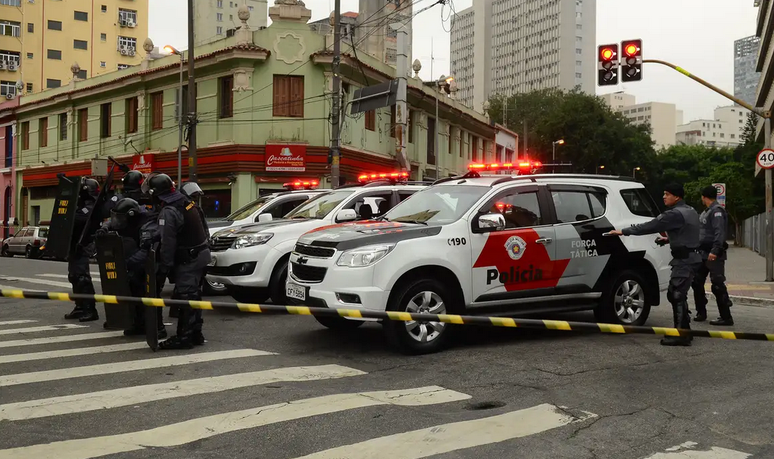 Imagem de policiais militares em Santos, onde, no início do ano, foram registrados 20 mortos em confrontos