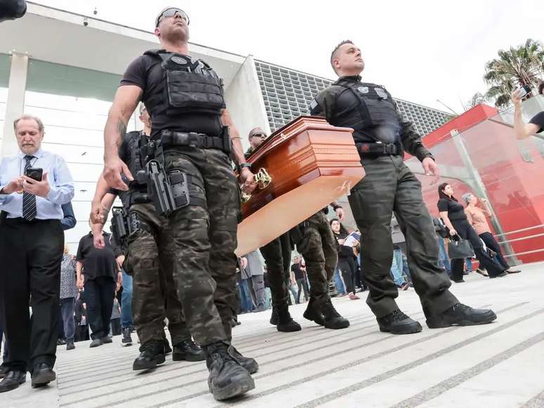 Enterro do ex-delegado Ruy Ferraz, assassinado em Praia Grande. V&iacute;tima foi um dos primeiros a investigar o PCC.