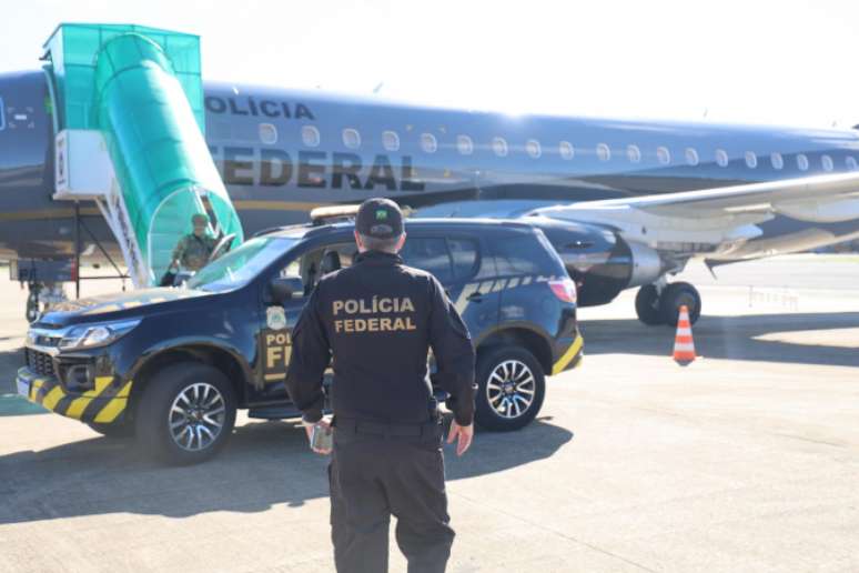 Transfer&ecirc;ncia de Tuta, lideran&ccedil;a do PCC preso na Bol&iacute;via e encaminhado &agrave; Penitenci&aacute;ria Federal em Bras&iacute;lia.