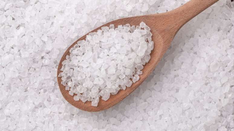 Sympathy with coarse salt and pepper to protect your home