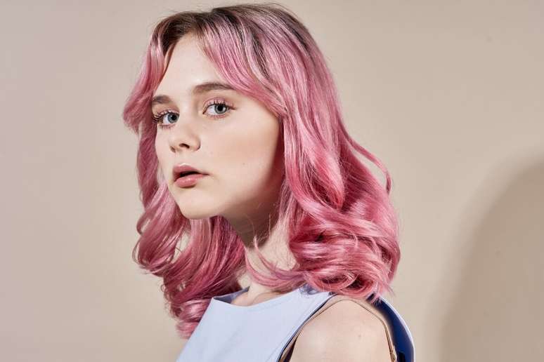 Franja cortininha ajuda a emoldurar o rosto 