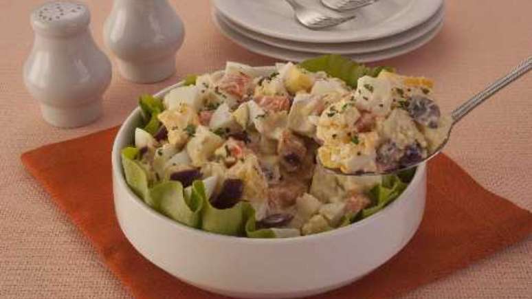 Sala with hard -boiled eggs: they bet on light and tasty salad