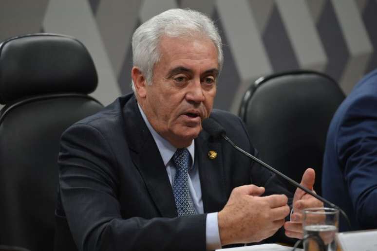 Presidente da CCJ diz que PEC da blindagem não passará no Senado.