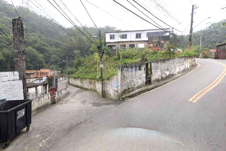 Esquina onde funcionava o mototáxi Asa Delta, em Santos. Polícia encontrou vítima nua e atirou.