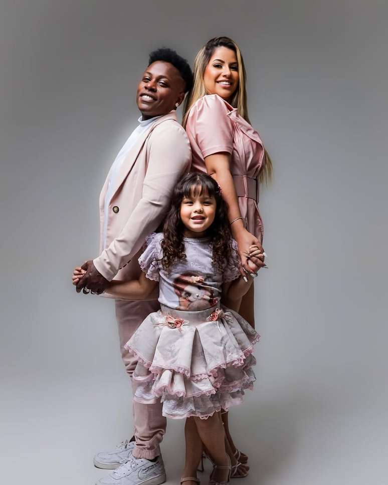 Nen&eacute;m, Thais e Valentina, filha do casal