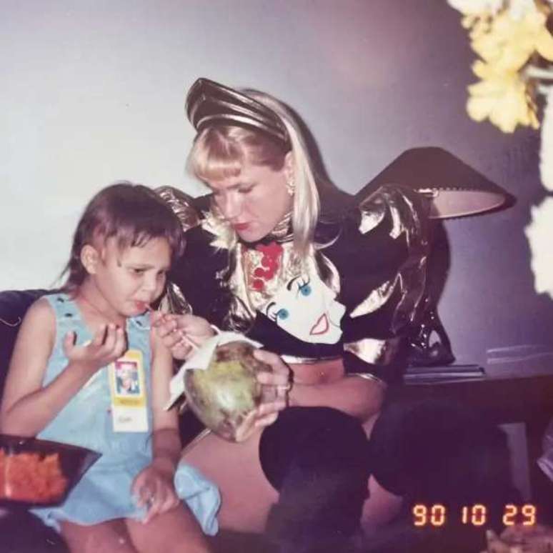 Veja as fotos raras que Xuxa mandou fã deletar –