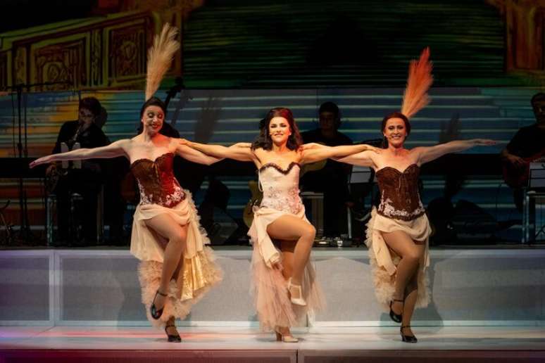 Com Norma Bengell, a atriz e cantora Amanda Acosta, de 46 anos, acrescenta uma nova estrela a sua lista de personagens reais interpretados no palco.