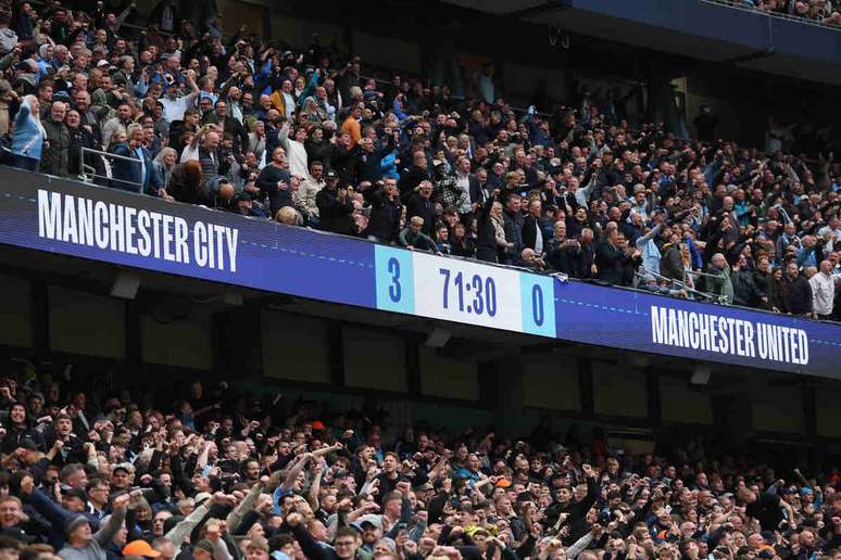 Manchester City vence primeiro cl&aacute;ssico entre as equipes nesta edi&ccedil;&atilde;o da Premier League &ndash;